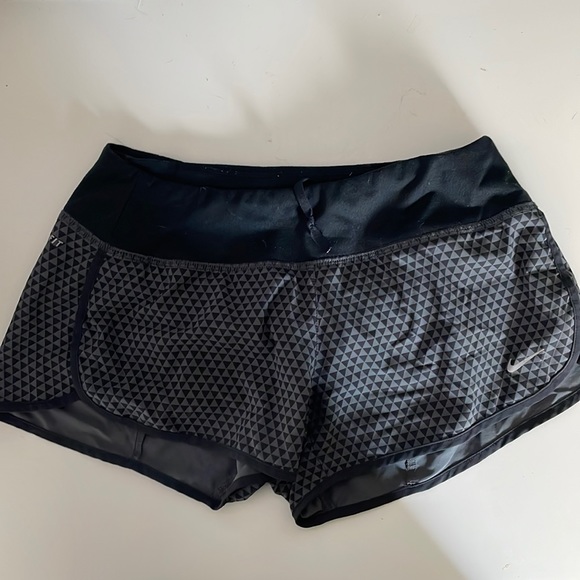 Nike Dri-Fit Girls Shorts - Picture 1 of 3